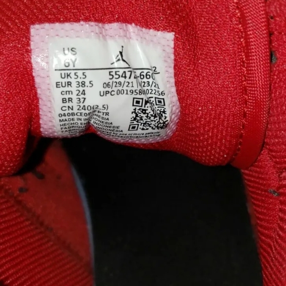 Nike Air Jordan 1 Mid Gym Red Banned Bred Shoes 554725-074 - Size 6Y - Picture 4 of 12